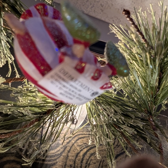 Set of 4 Dept. 56 Christmas Kringles Placecard Holders - 4 Different Designs - Picture 7 of 16